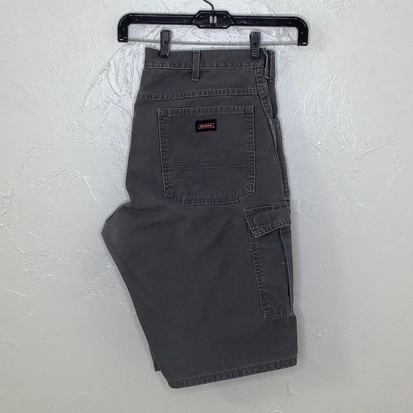 Dickes gray jean cargo shorts relaxed fit size 38 EUC - Picture 5 of 16